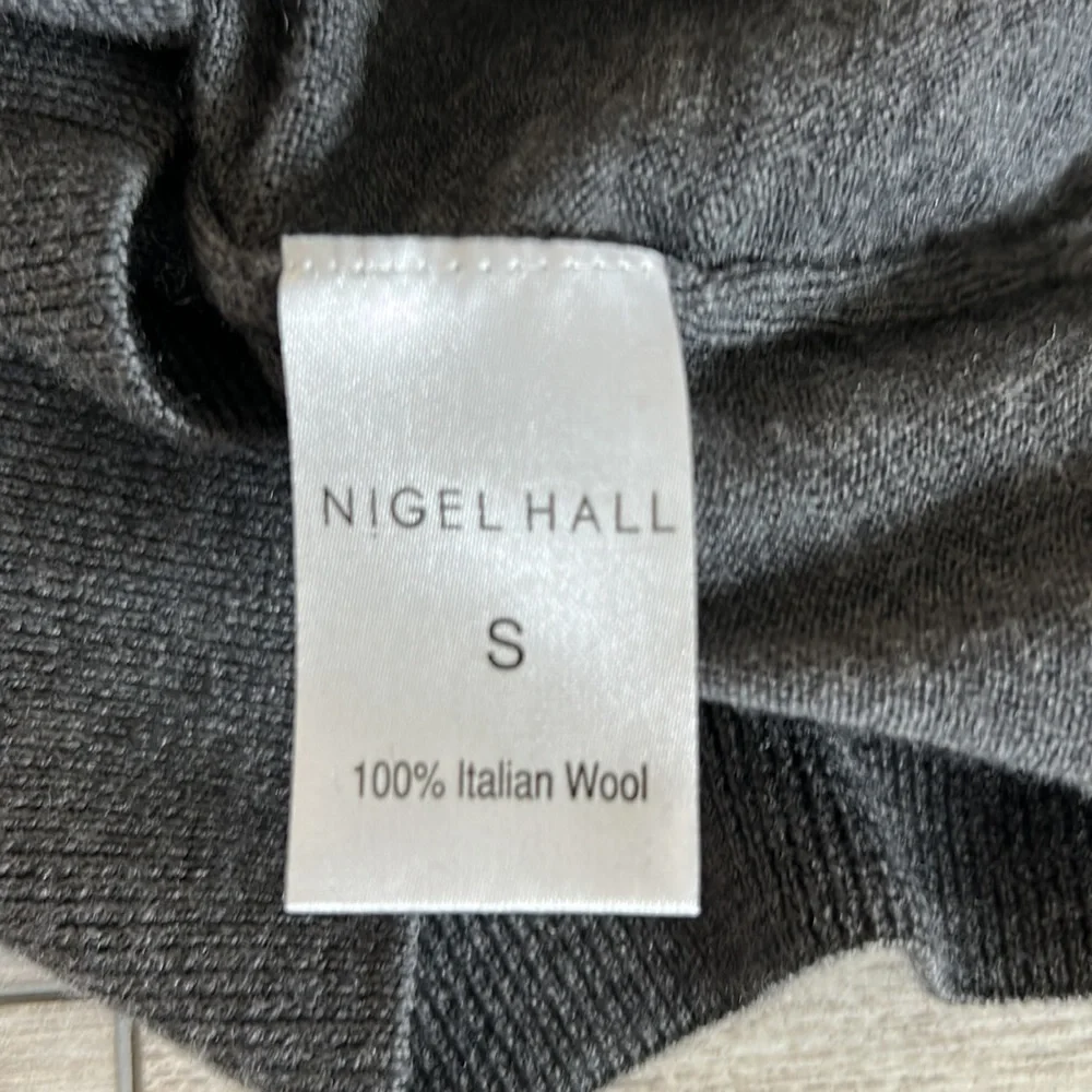Nigel Hall gray sweater size small Italian wool